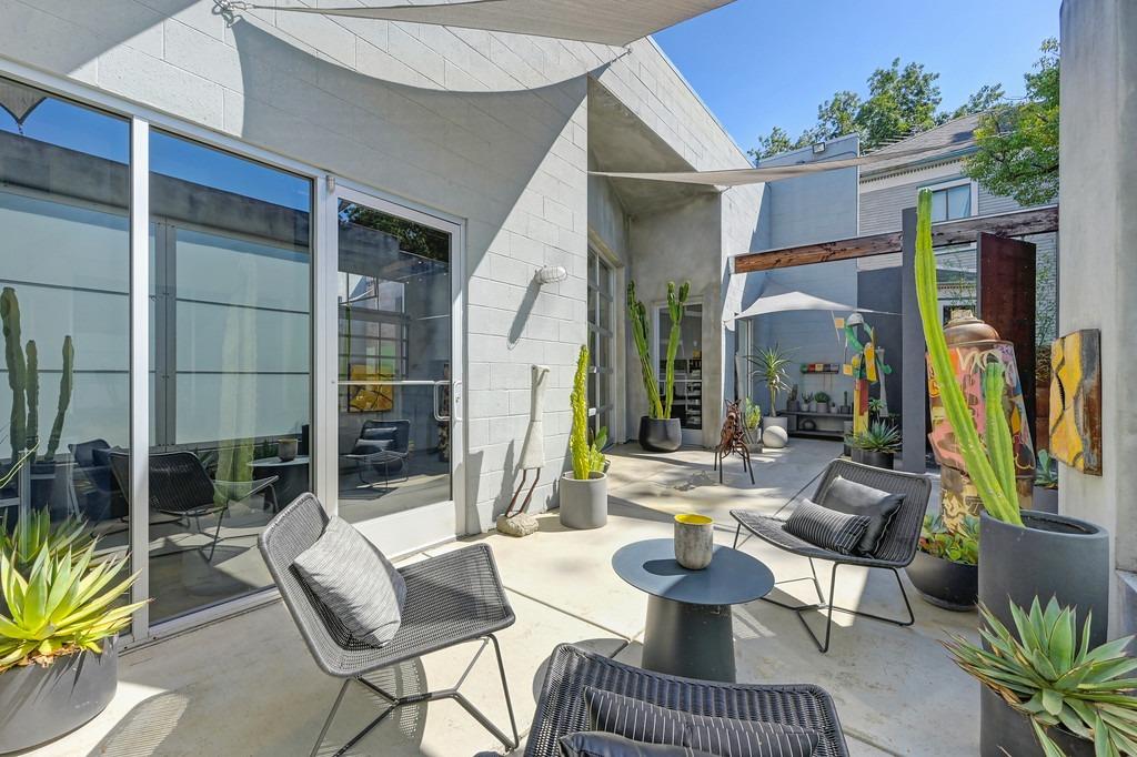 Detail Gallery Image 8 of 68 For 1225 D St, Sacramento,  CA 95814 - 3 Beds | 2 Baths