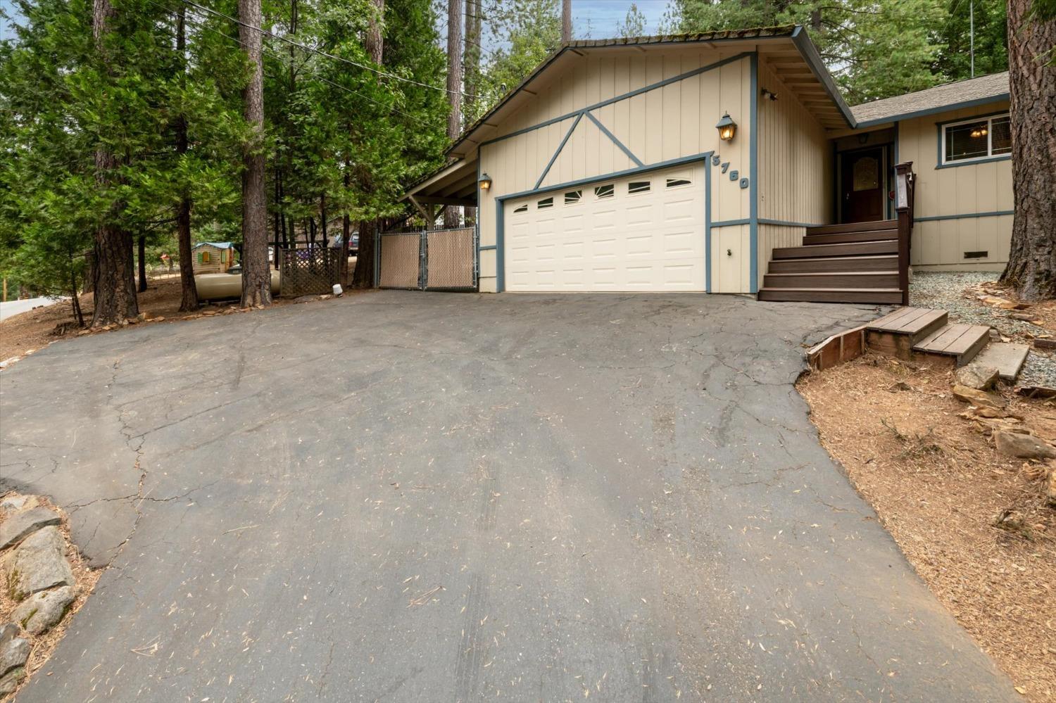 Detail Gallery Image 2 of 32 For 5760 Sierra Springs Dr, Pollock Pines,  CA 95726 - 3 Beds | 2 Baths