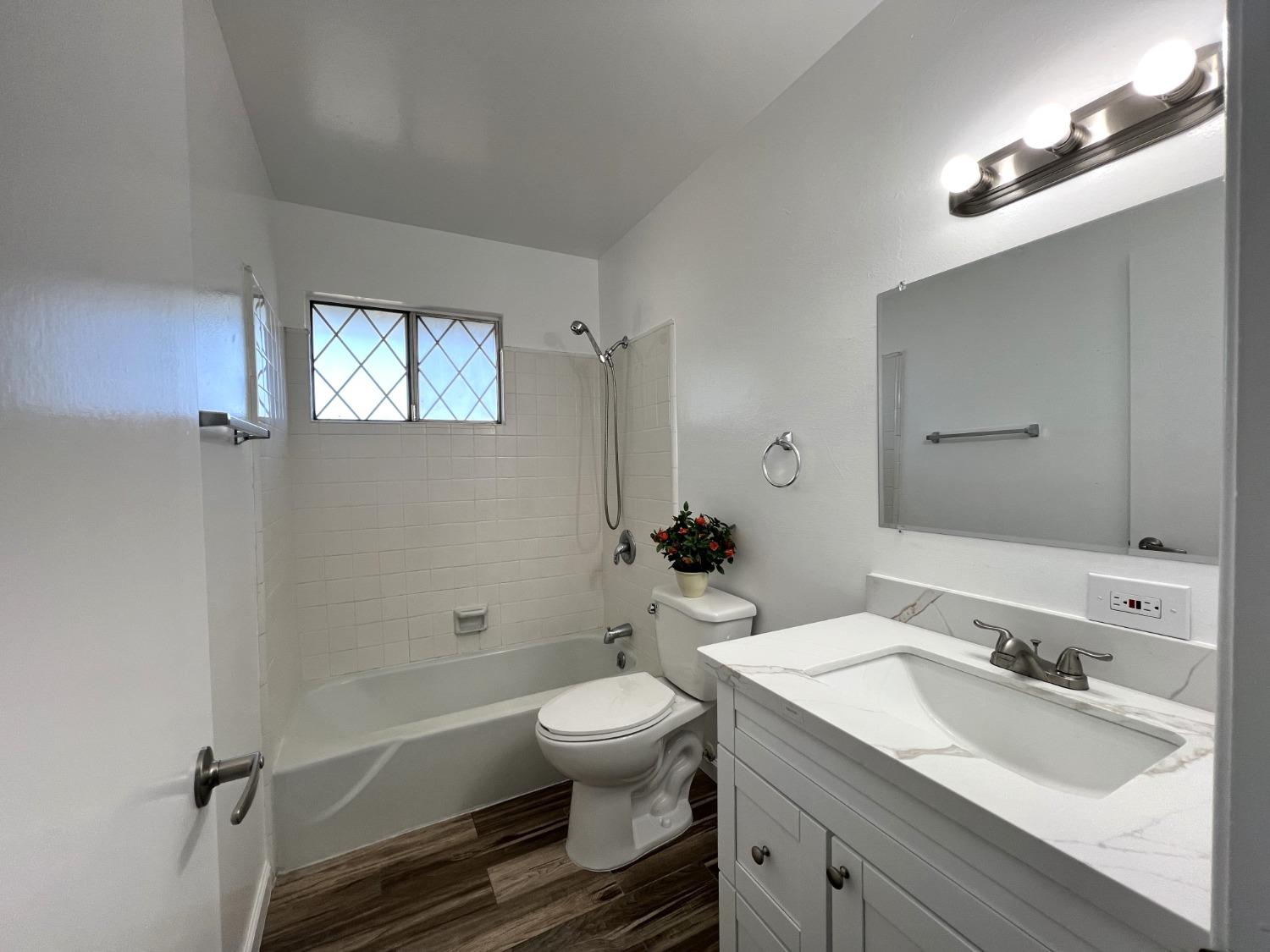 Detail Gallery Image 17 of 24 For 7220 Gilmour Ct, Sacramento,  CA 95828 - 4 Beds | 2/1 Baths