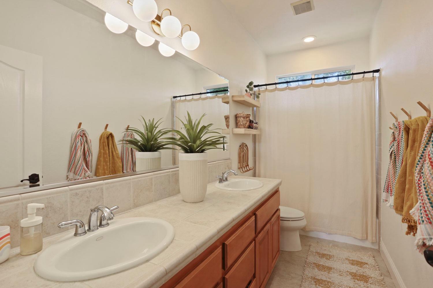 Detail Gallery Image 30 of 43 For 1238 River Pointe Dr, Lodi,  CA 95240 - 4 Beds | 3/1 Baths