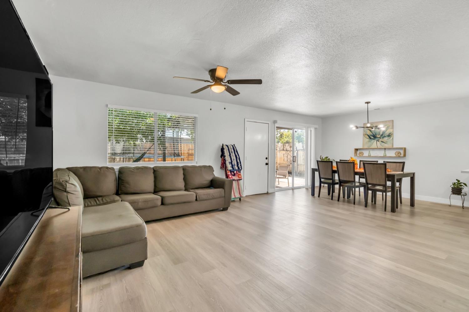 Detail Gallery Image 9 of 26 For 7893 Detroit Blvd, Sacramento,  CA 95832 - 4 Beds | 2 Baths