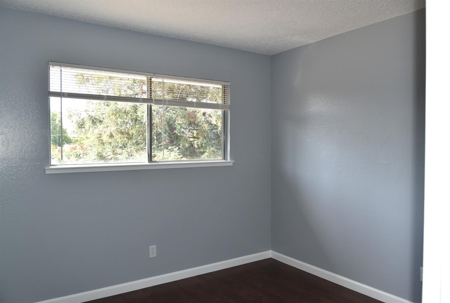 Detail Gallery Image 12 of 24 For 7220 Gilmour Ct, Sacramento,  CA 95828 - 4 Beds | 2/1 Baths