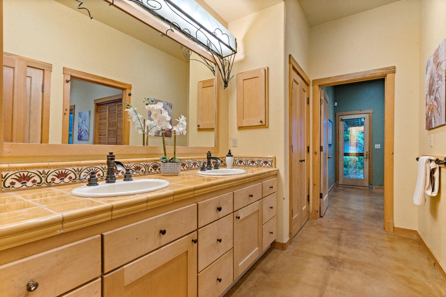 Detail Gallery Image 27 of 99 For 10895 Scotts Flat Dam Road, Nevada City,  CA 95959 - 3 Beds | 2 Baths