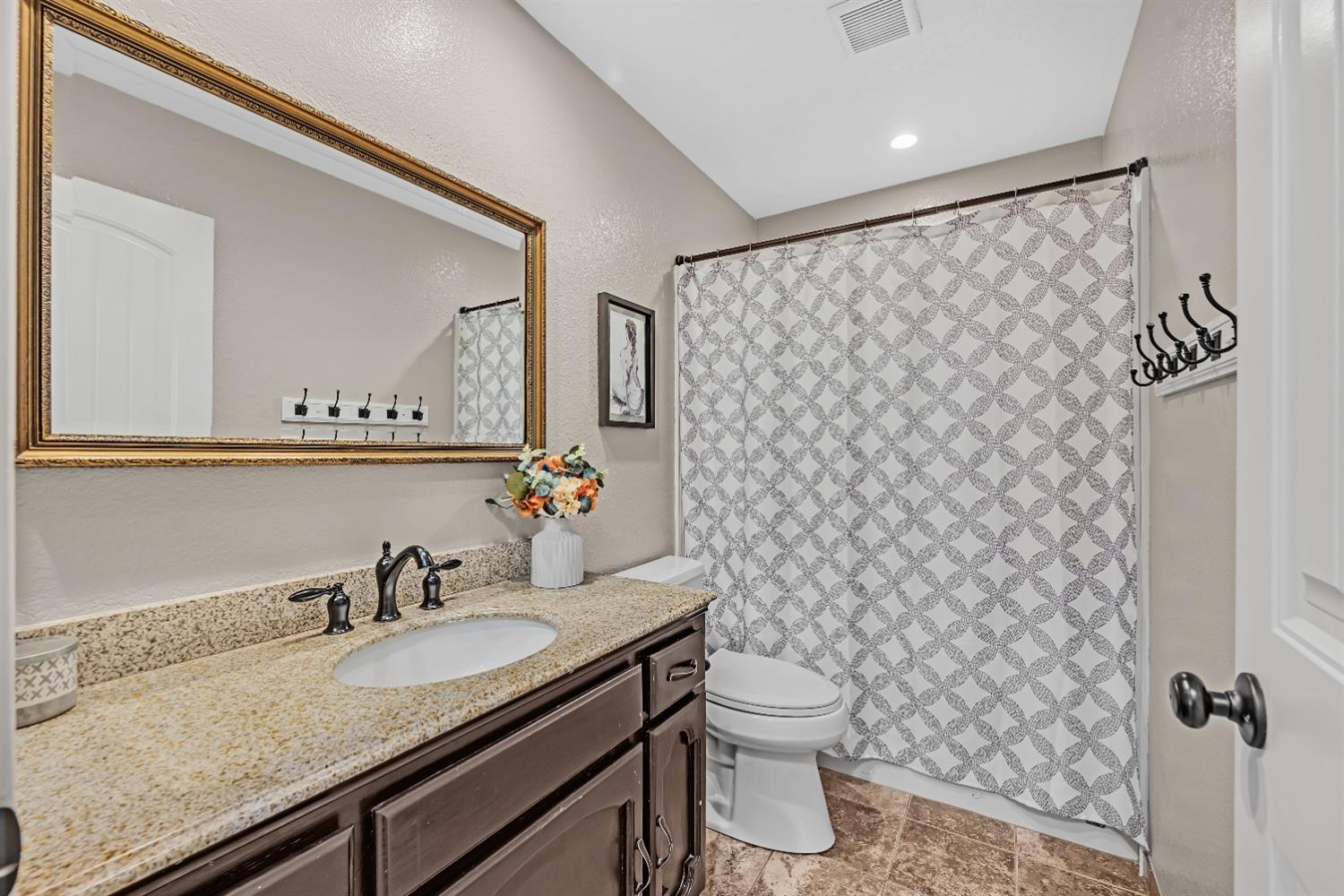 Detail Gallery Image 16 of 41 For 1612 Revere Drive, Roseville,  CA 95747 - 3 Beds | 2 Baths