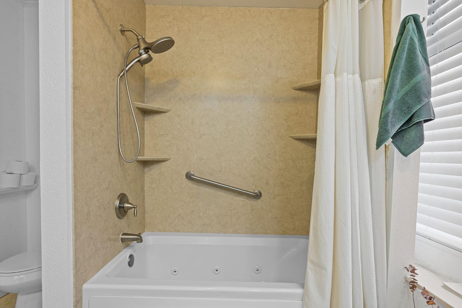 Detail Gallery Image 31 of 52 For 6732 Alden Ln, Citrus Heights,  CA 95621 - 2 Beds | 2 Baths