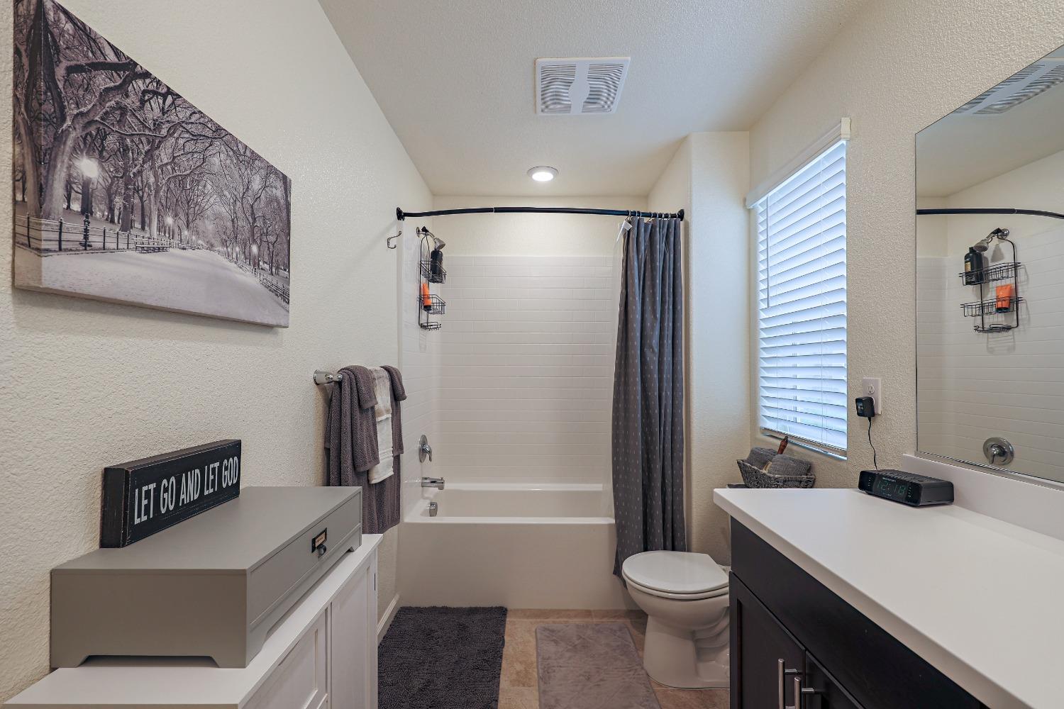 Detail Gallery Image 31 of 59 For 190 Korbel Ave, Merced,  CA 95348 - 3 Beds | 2/1 Baths