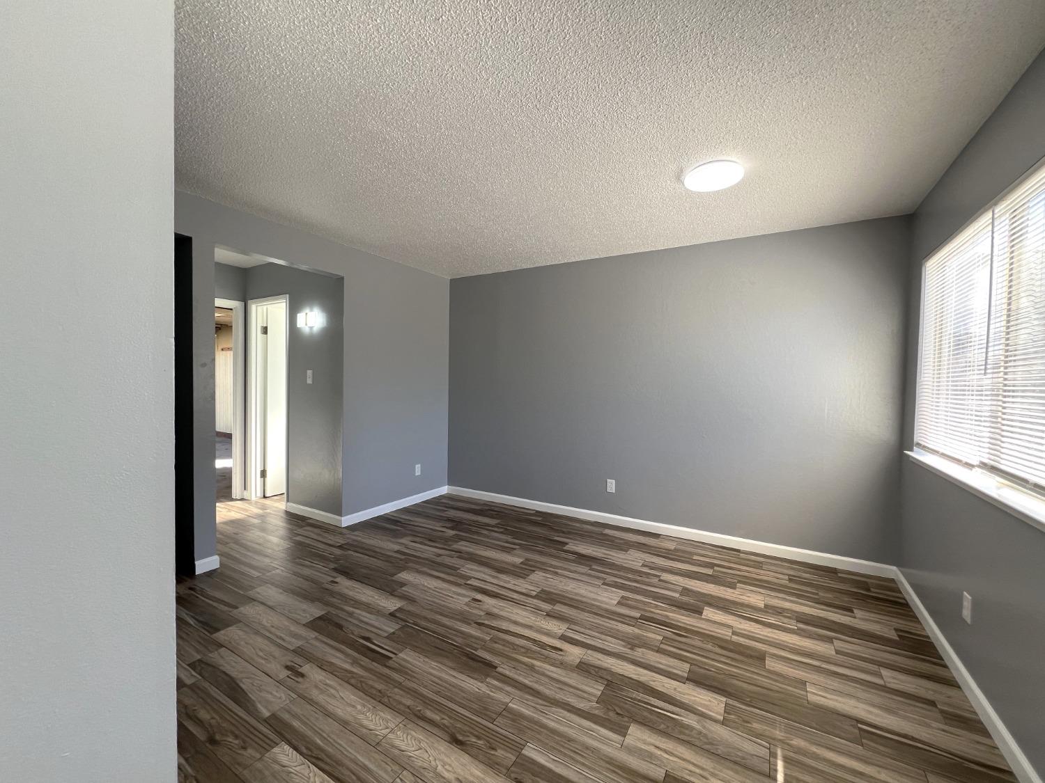 Detail Gallery Image 21 of 24 For 7220 Gilmour Ct, Sacramento,  CA 95828 - 4 Beds | 2/1 Baths