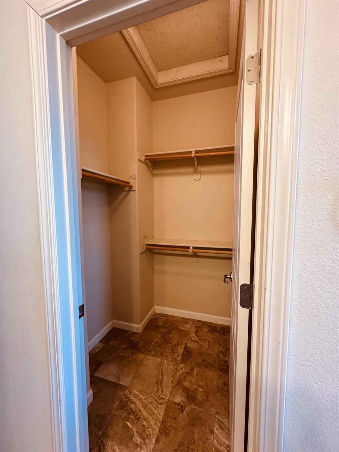 Detail Gallery Image 20 of 25 For 323 Cabernet Dr, Oakdale,  CA 95361 - 5 Beds | 2/1 Baths