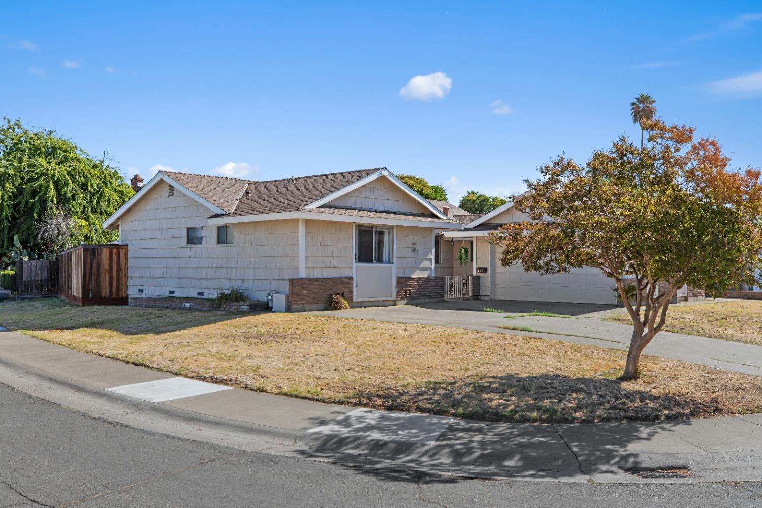 Detail Gallery Image 1 of 1 For 5851 Valley Glen Way, Sacramento,  CA 95823 - 3 Beds | 2 Baths