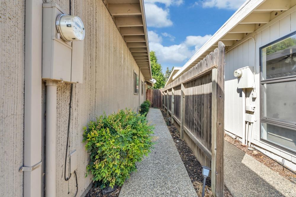 Detail Gallery Image 5 of 36 For 18 Cattail Ct, Sacramento,  CA 95833 - 3 Beds | 2 Baths