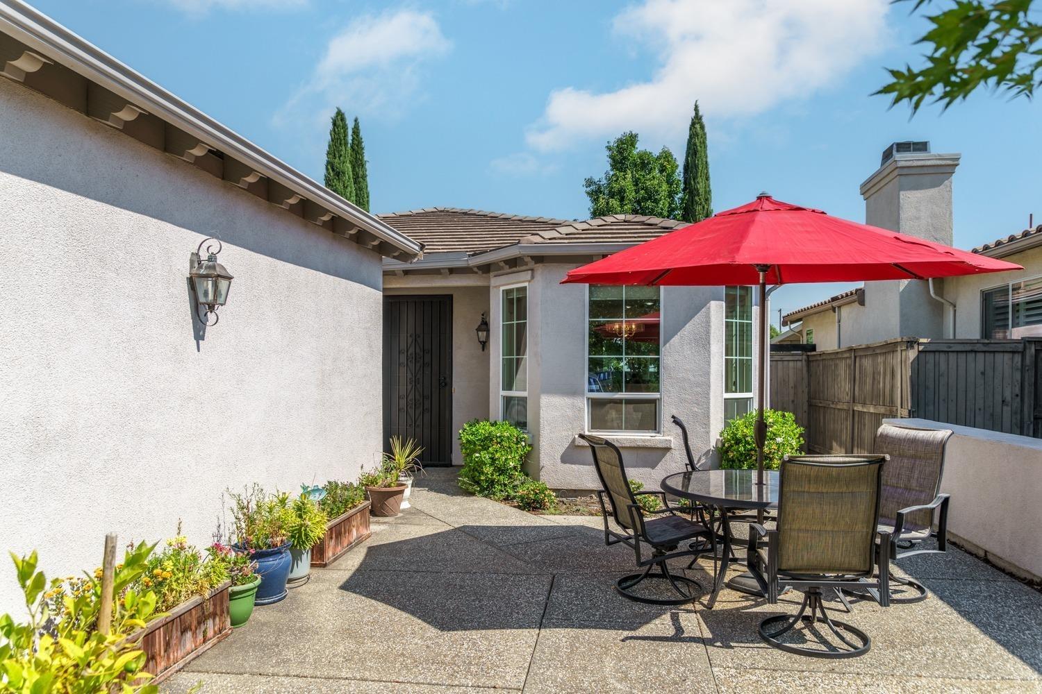 Detail Gallery Image 4 of 35 For 2223 Ryedale Ln, Sacramento,  CA 95835 - 2 Beds | 2 Baths