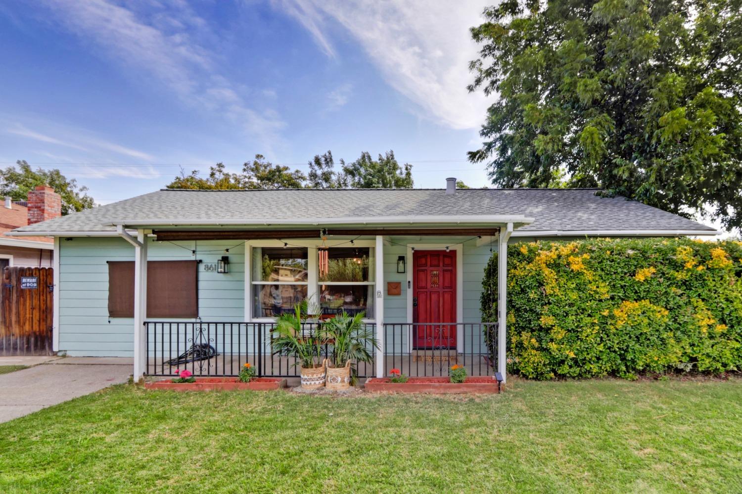 Detail Gallery Image 1 of 1 For 861 Douglas St, West Sacramento,  CA 95605 - 2 Beds | 1 Baths