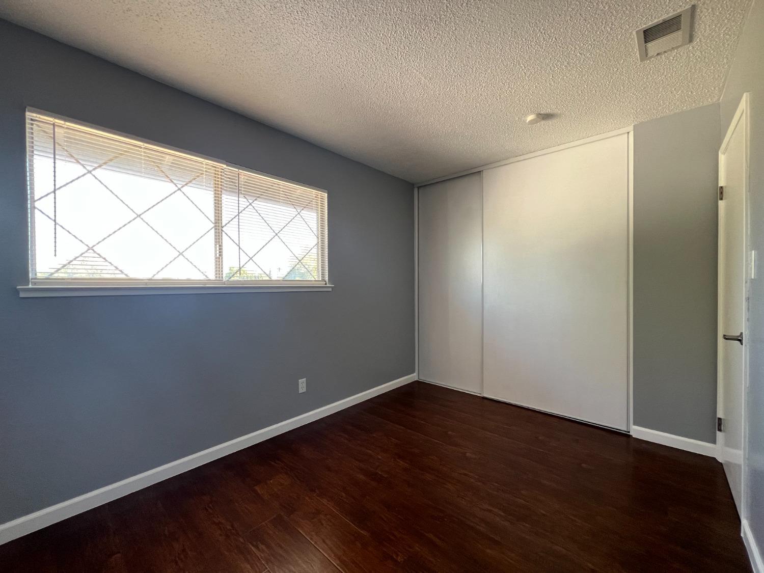 Detail Gallery Image 14 of 24 For 7220 Gilmour Ct, Sacramento,  CA 95828 - 4 Beds | 2/1 Baths