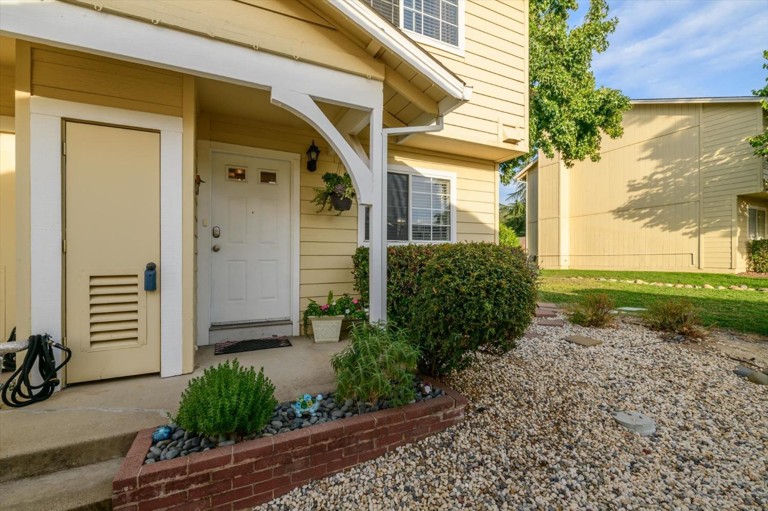 Detail Gallery Image 3 of 25 For 578 Diamond Meadows Loop, Diamond Springs,  CA 95619 - 2 Beds | 1/1 Baths