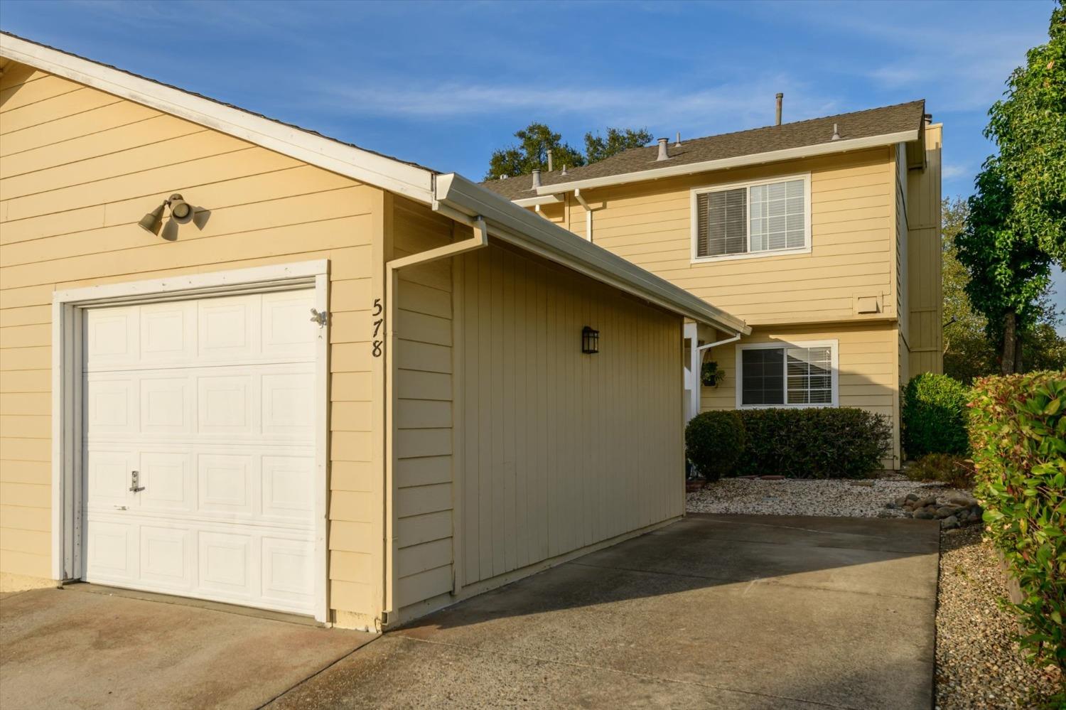 Detail Gallery Image 2 of 25 For 578 Diamond Meadows Loop, Diamond Springs,  CA 95619 - 2 Beds | 1/1 Baths