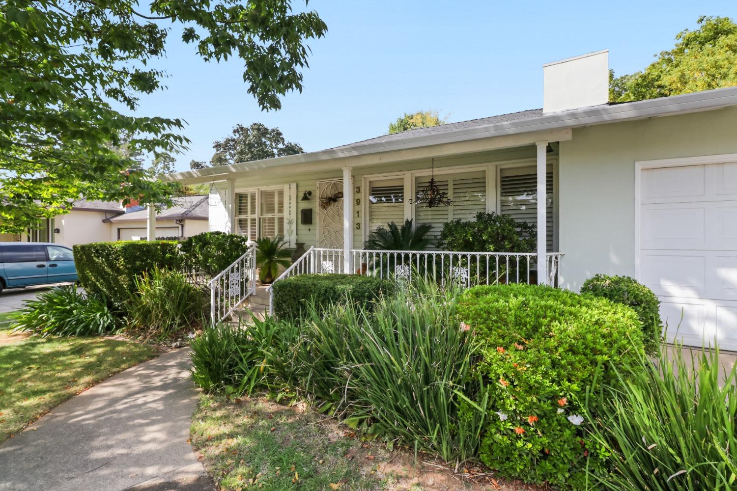 Detail Gallery Image 3 of 55 For 3913 Loreto Way, Sacramento,  CA 95821 - 4 Beds | 2 Baths