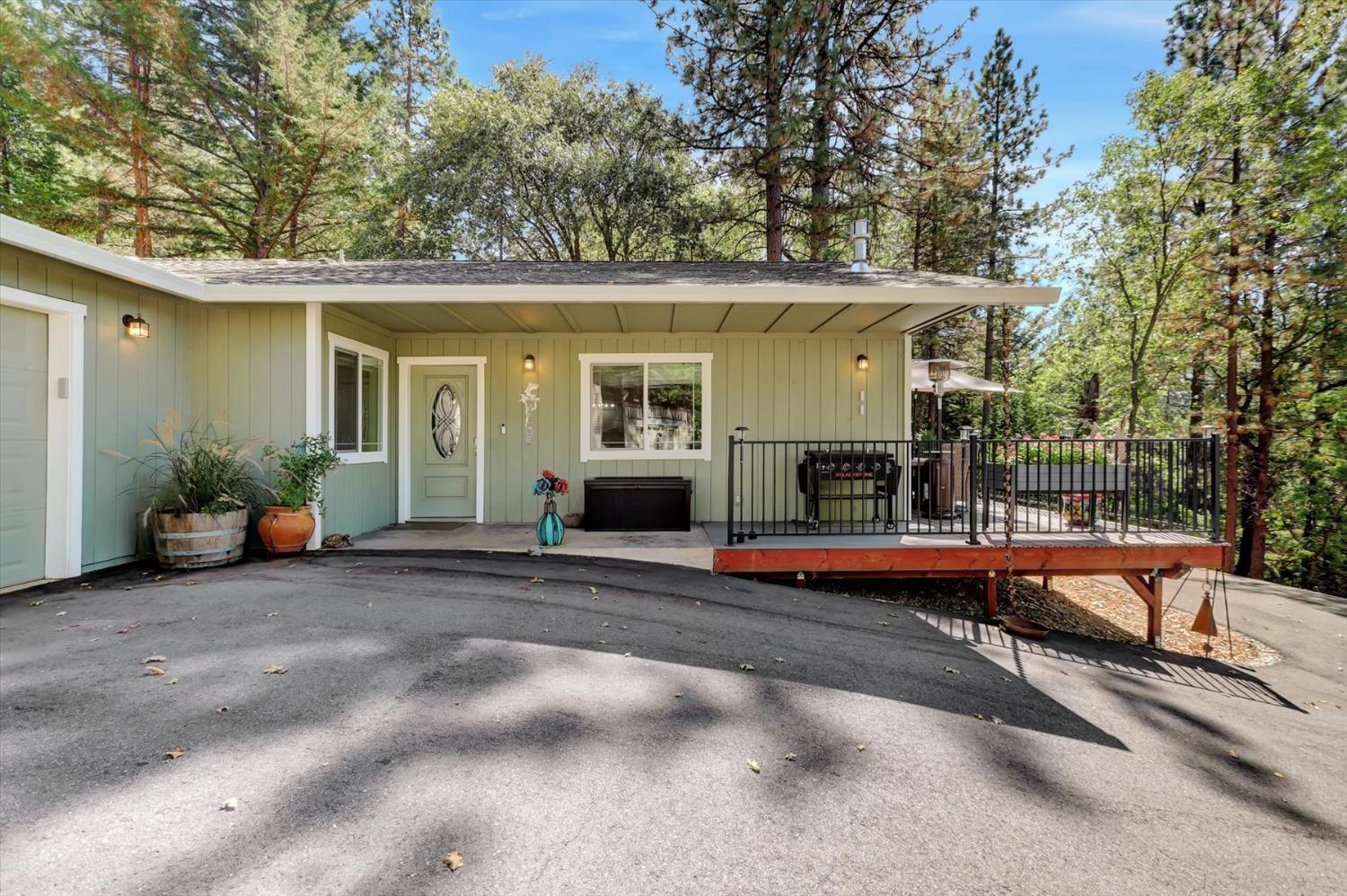 Detail Gallery Image 1 of 63 For 16727 Marion Way, Grass Valley,  CA 95949 - 3 Beds | 2 Baths