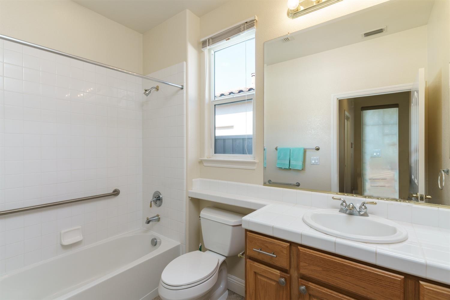 Detail Gallery Image 16 of 35 For 2223 Ryedale Ln, Sacramento,  CA 95835 - 2 Beds | 2 Baths