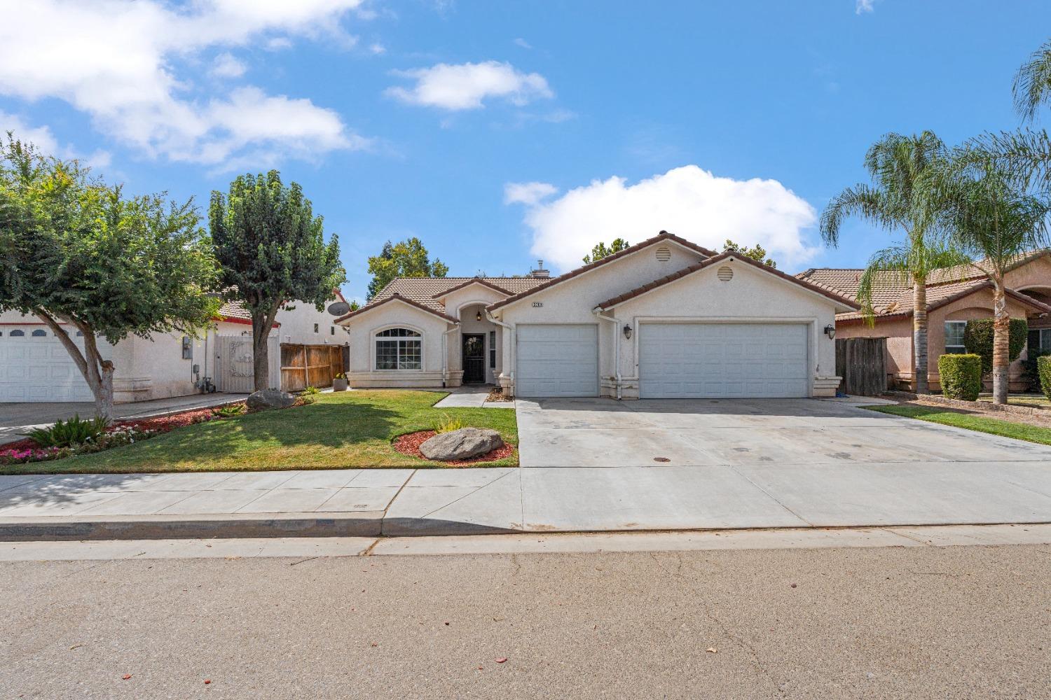 Detail Gallery Image 1 of 1 For 3760 via Santa Barbara, Madera,  CA 93637 - 4 Beds | 2 Baths