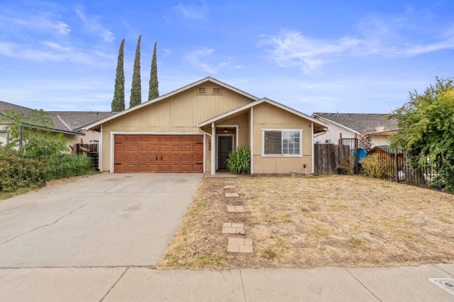 Detail Gallery Image 2 of 22 For 1995 Wind Rose Ct, Merced,  CA 95341 - 3 Beds | 2 Baths