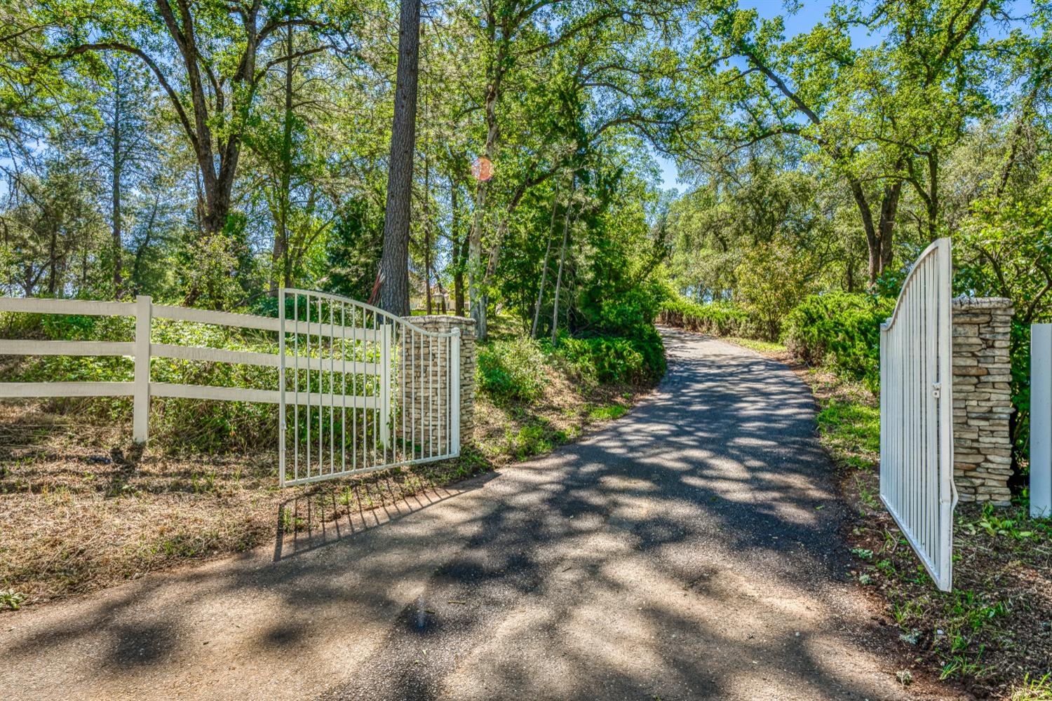 Detail Gallery Image 2 of 56 For 2720 North Shingle Rd, Shingle Springs,  CA 95682 - 4 Beds | 3/1 Baths