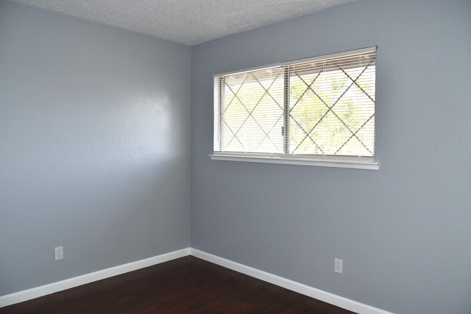 Detail Gallery Image 11 of 24 For 7220 Gilmour Ct, Sacramento,  CA 95828 - 4 Beds | 2/1 Baths