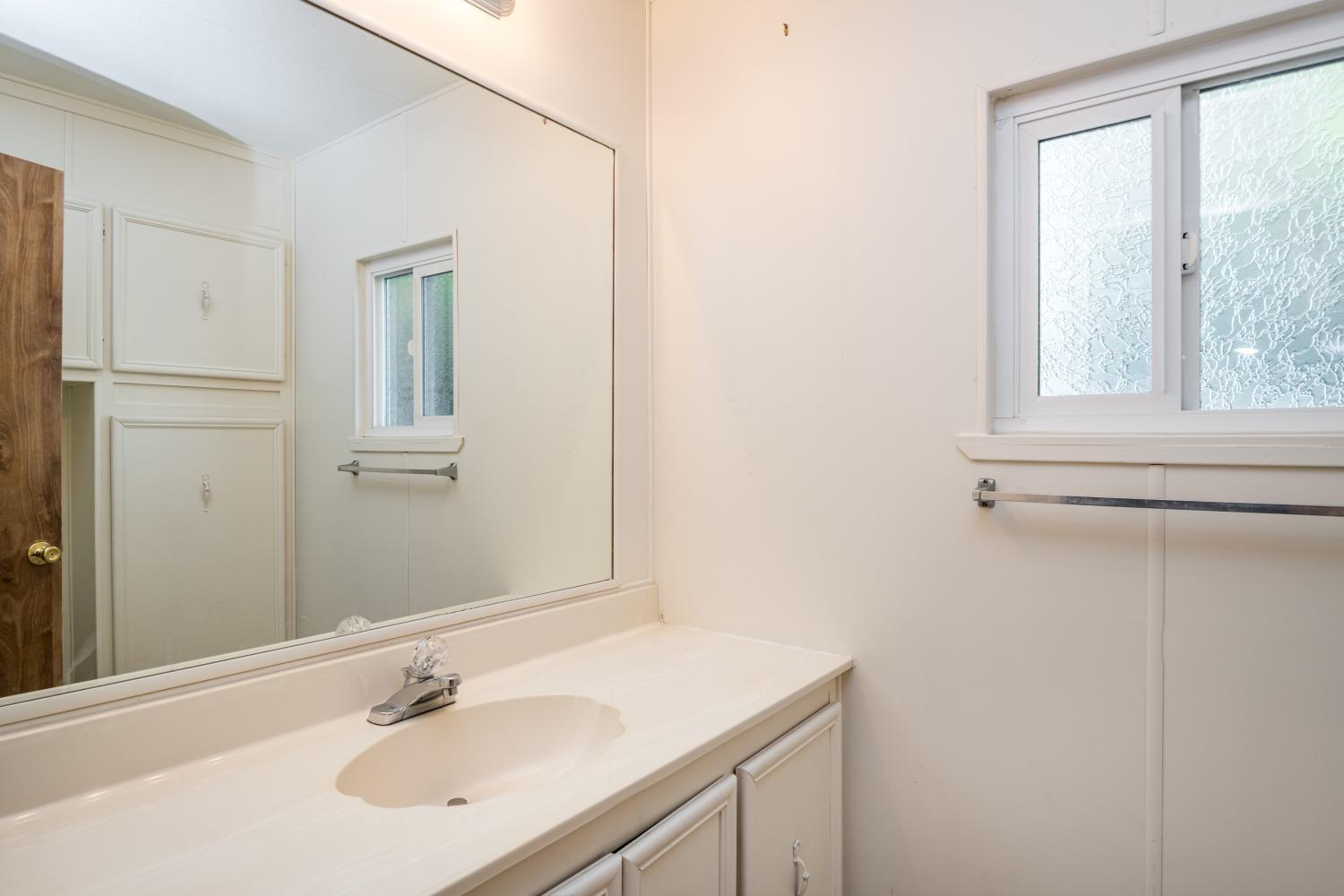 Detail Gallery Image 11 of 33 For 255 Kirkwood Dr, Roseville,  CA 95678 - 2 Beds | 2/1 Baths