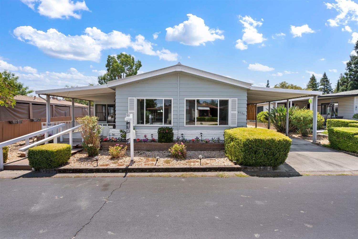 Detail Gallery Image 1 of 37 For 6104 Meiggs Ct, Citrus Heights,  CA 95621 - 2 Beds | 2 Baths