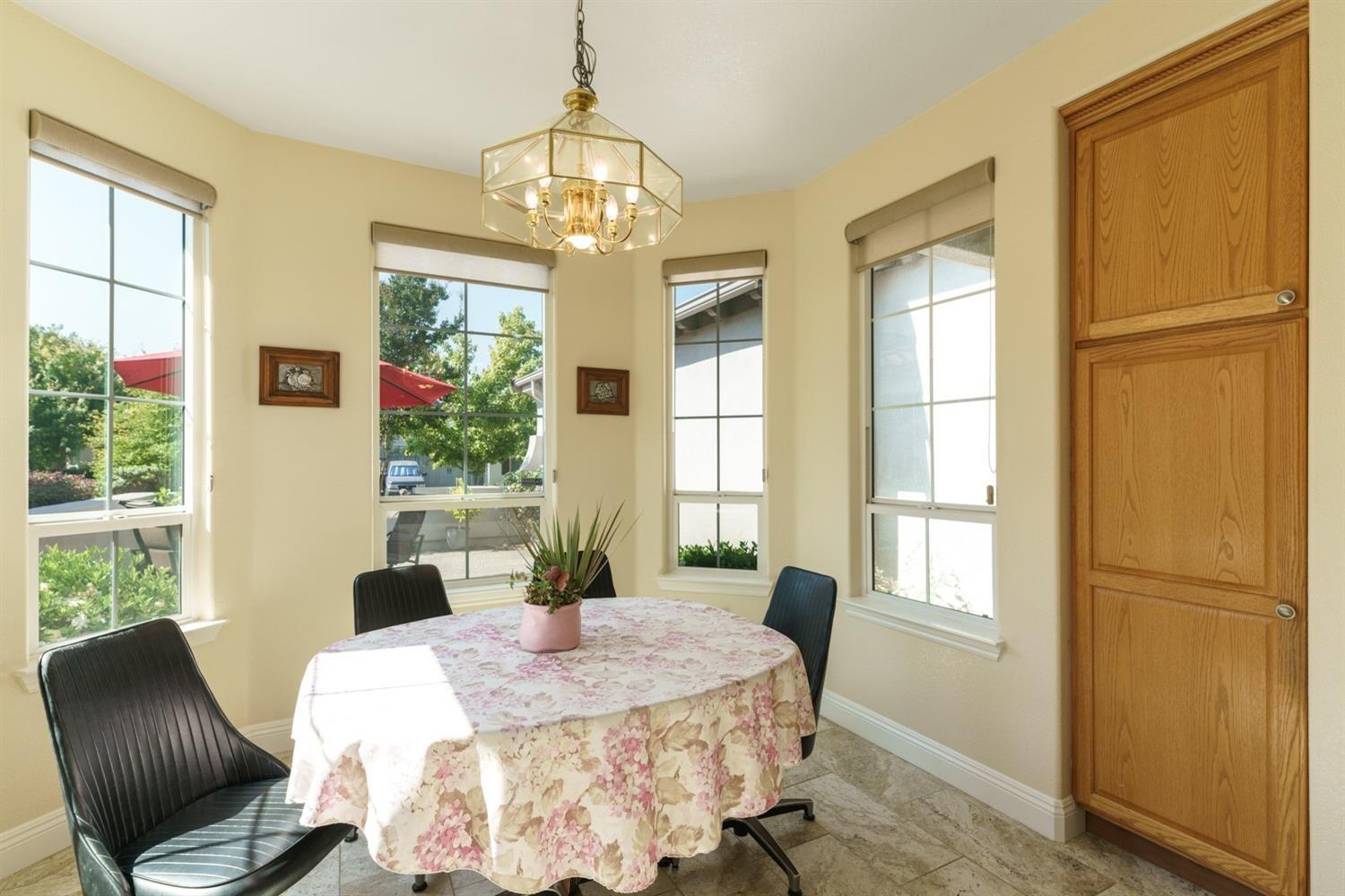 Detail Gallery Image 7 of 35 For 2223 Ryedale Ln, Sacramento,  CA 95835 - 2 Beds | 2 Baths