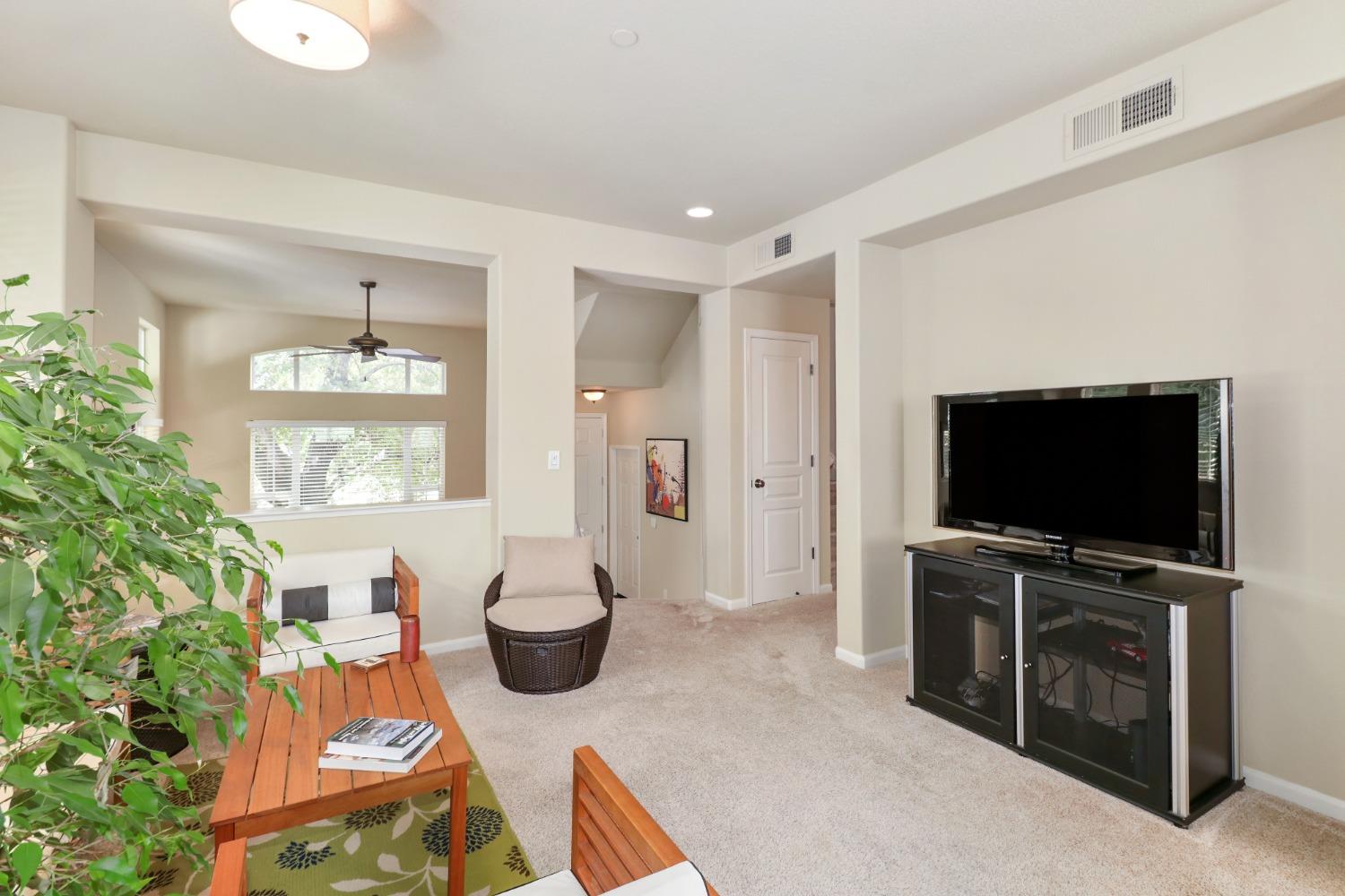 W El Camino Avenue #1105, Sacramento, California image 13