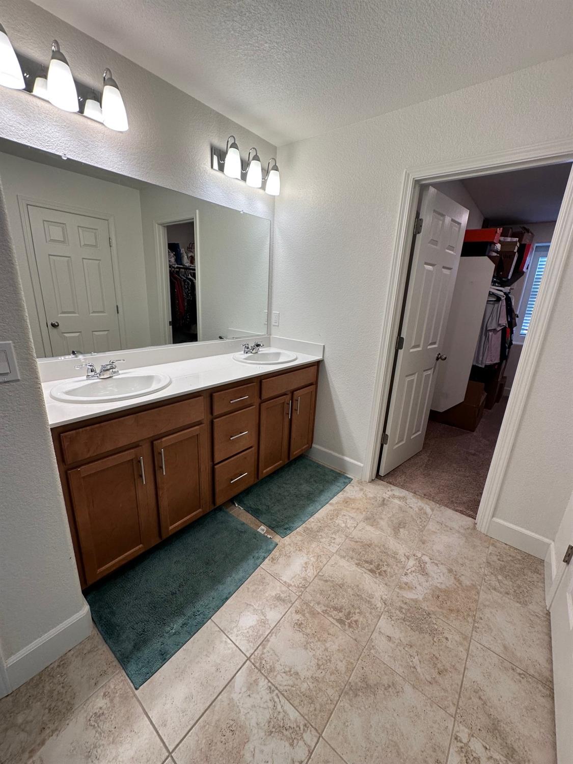 Detail Gallery Image 4 of 12 For 10843 Albano Ln, Stockton,  CA 95209 - 3 Beds | 2/1 Baths