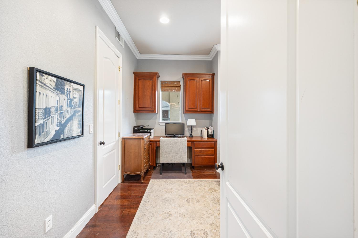 Detail Gallery Image 11 of 48 For 7724 Silva Ranch Way, Sacramento,  CA 95831 - 4 Beds | 4 Baths