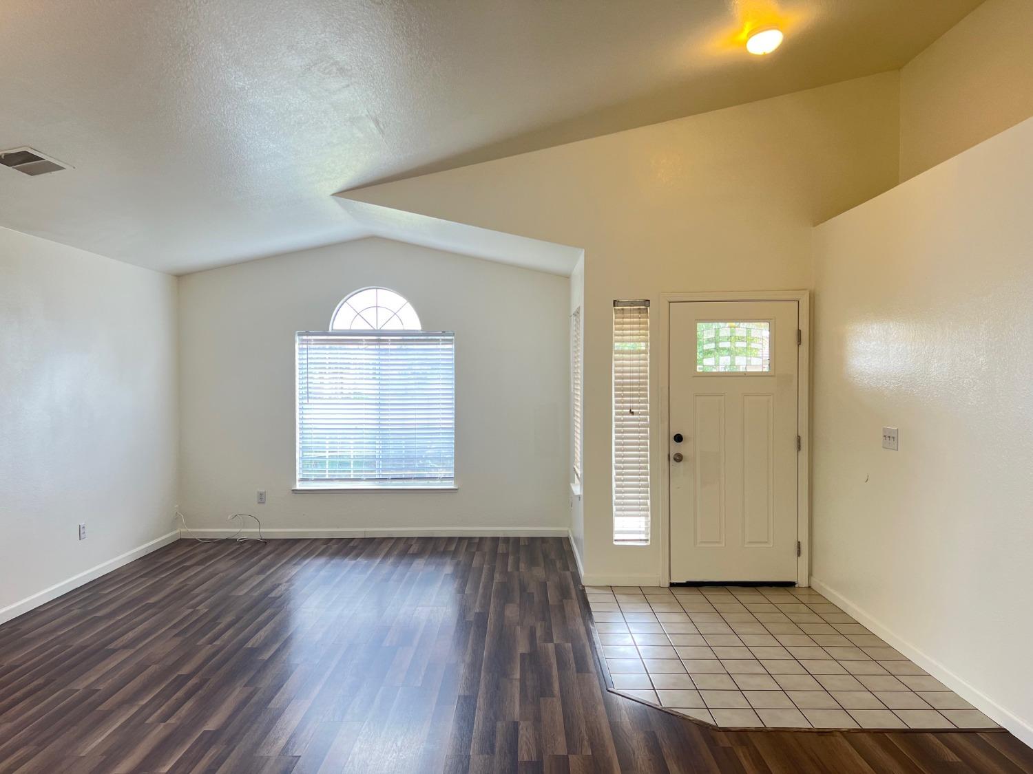 Detail Gallery Image 5 of 27 For 1783 Augusta Ln, Atwater,  CA 95301 - 5 Beds | 2 Baths