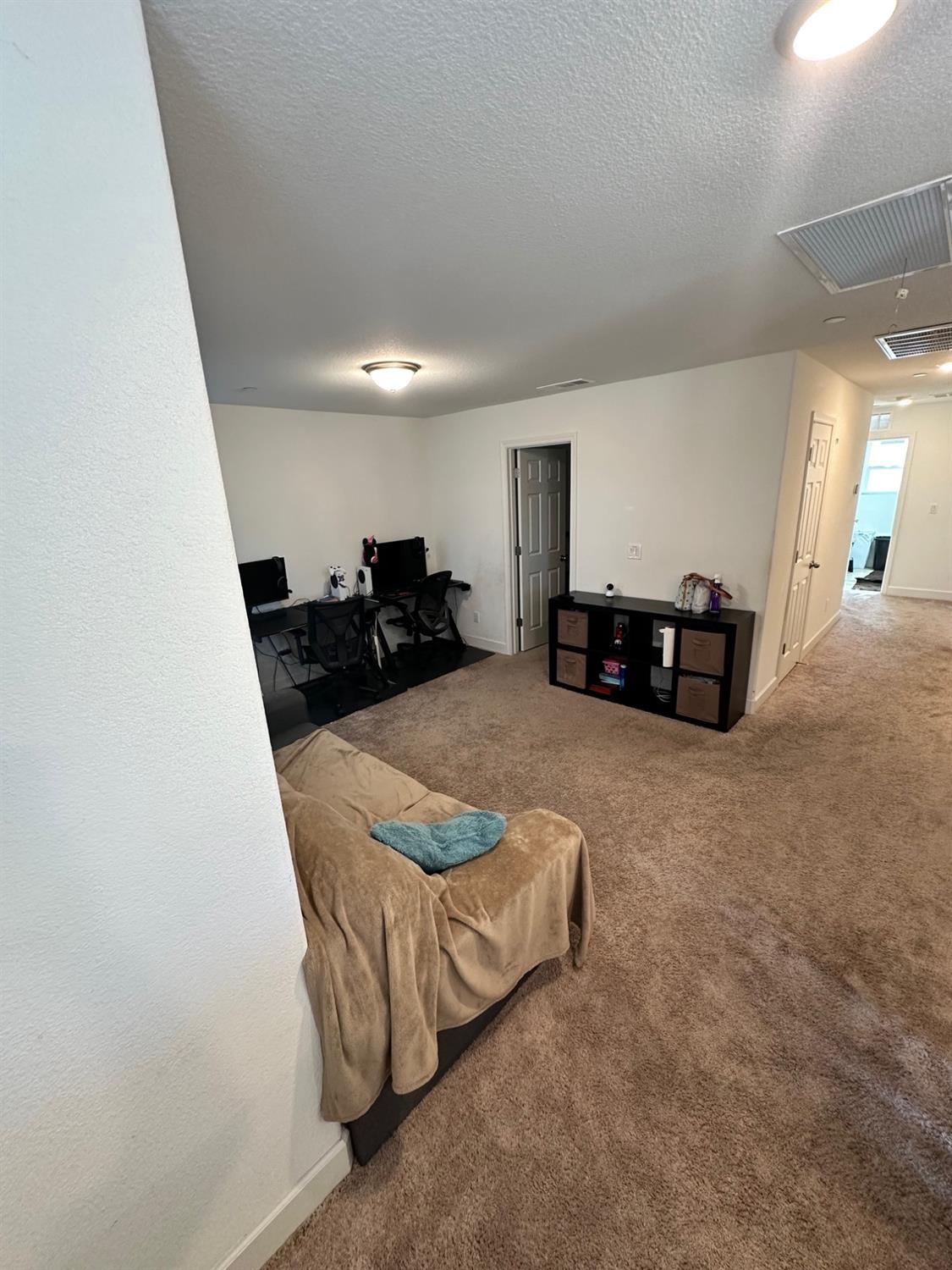 Detail Gallery Image 9 of 12 For 10843 Albano Ln, Stockton,  CA 95209 - 3 Beds | 2/1 Baths