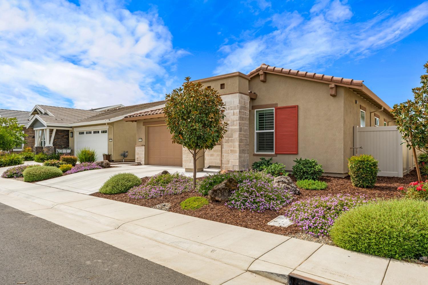 Detail Gallery Image 2 of 43 For 5041 Hemisphere Ln, Roseville,  CA 95747 - 2 Beds | 2 Baths