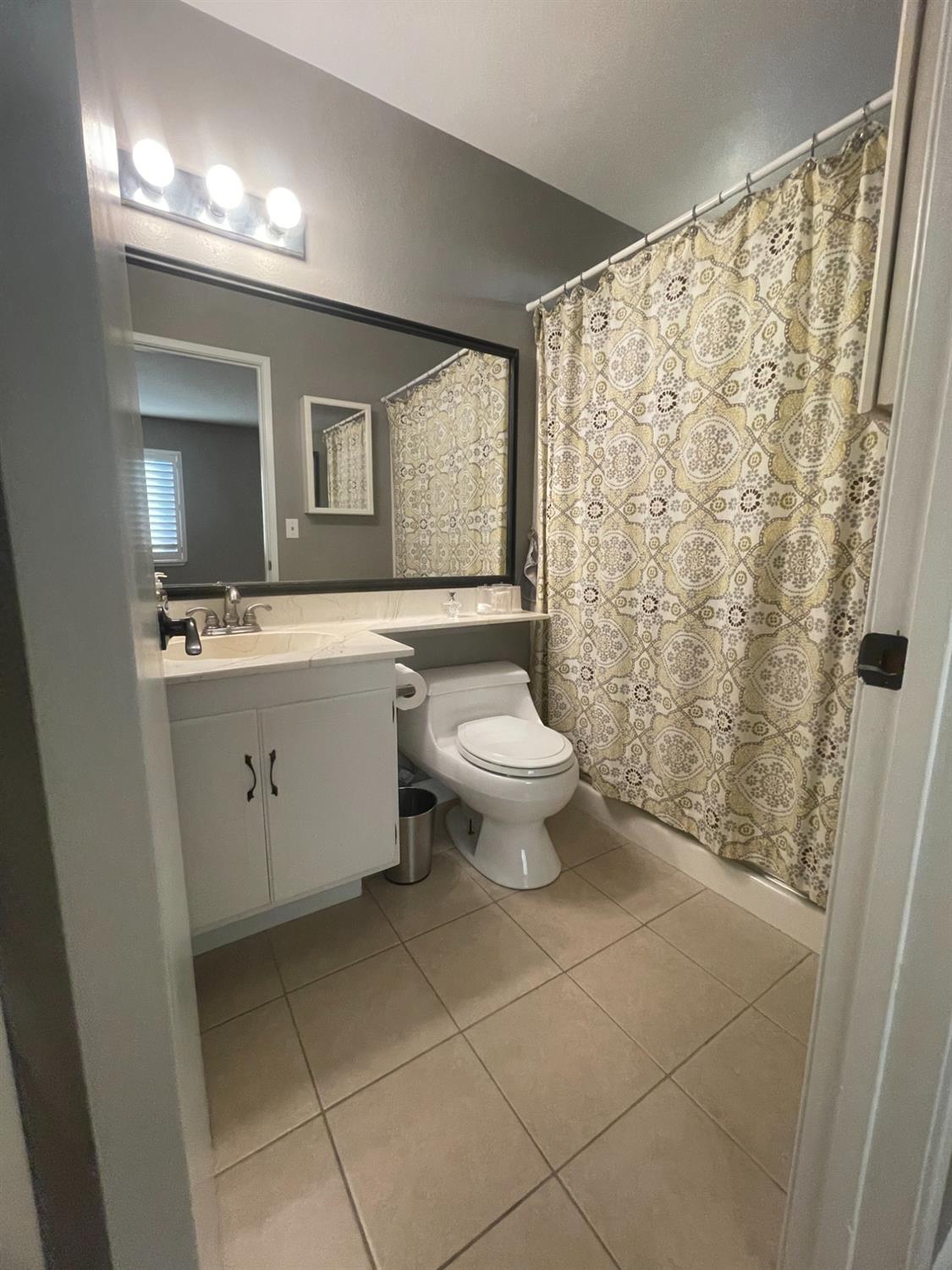 Detail Gallery Image 12 of 17 For 8199 Canyon Oak Dr, Citrus Heights,  CA 95610 - 4 Beds | 2/1 Baths