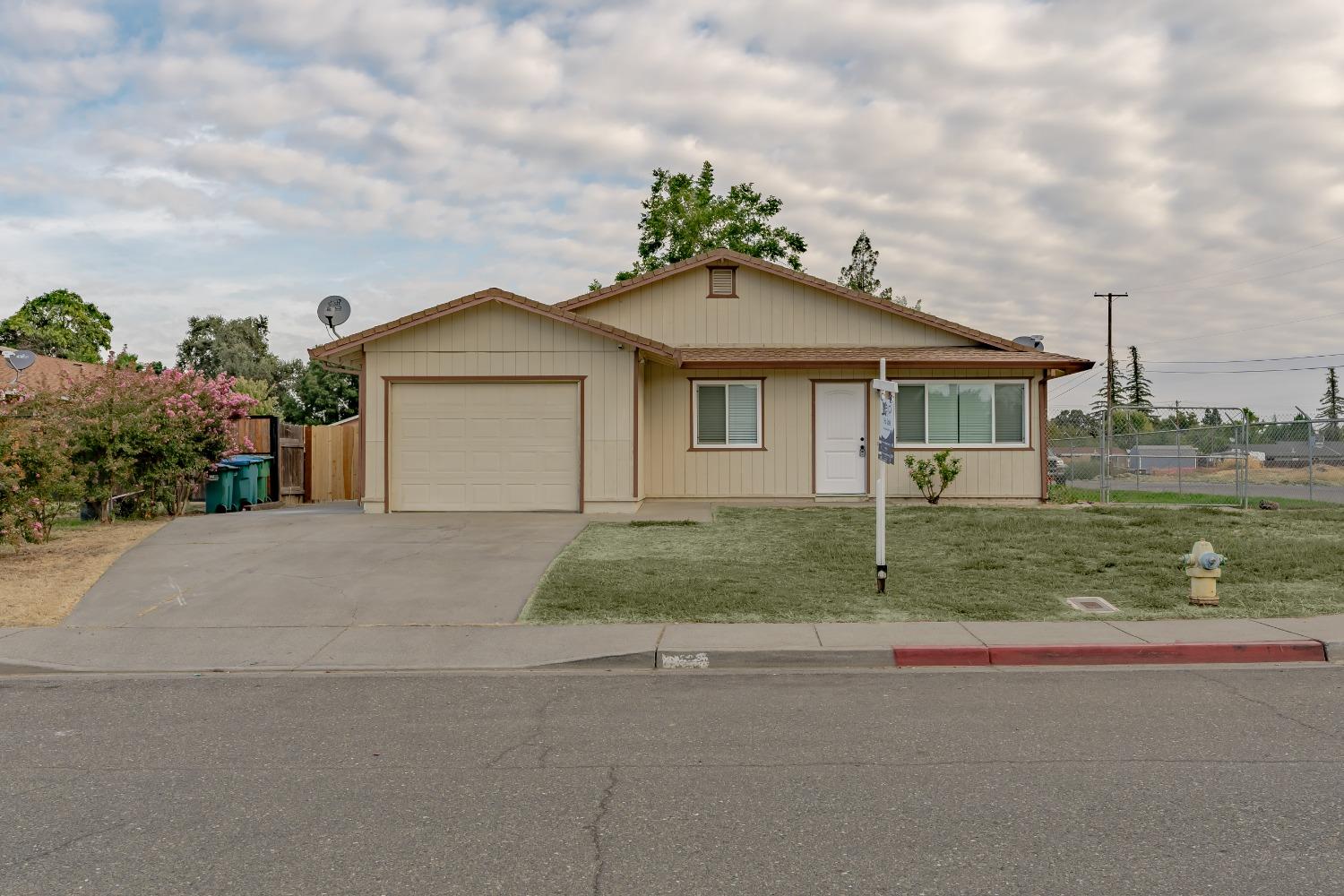 Detail Gallery Image 1 of 32 For 330 Scarletoak, Gridley,  CA 95948 - 3 Beds | 2/1 Baths