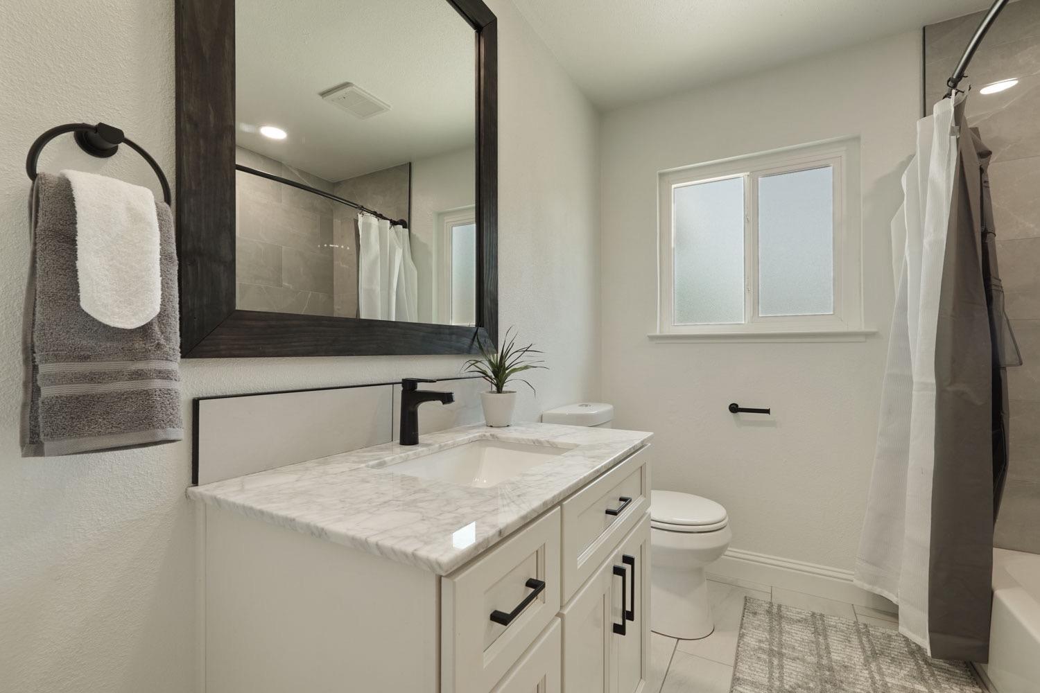 Detail Gallery Image 12 of 19 For 9223 Santa Maria Way, Stockton,  CA 95210 - 5 Beds | 2 Baths