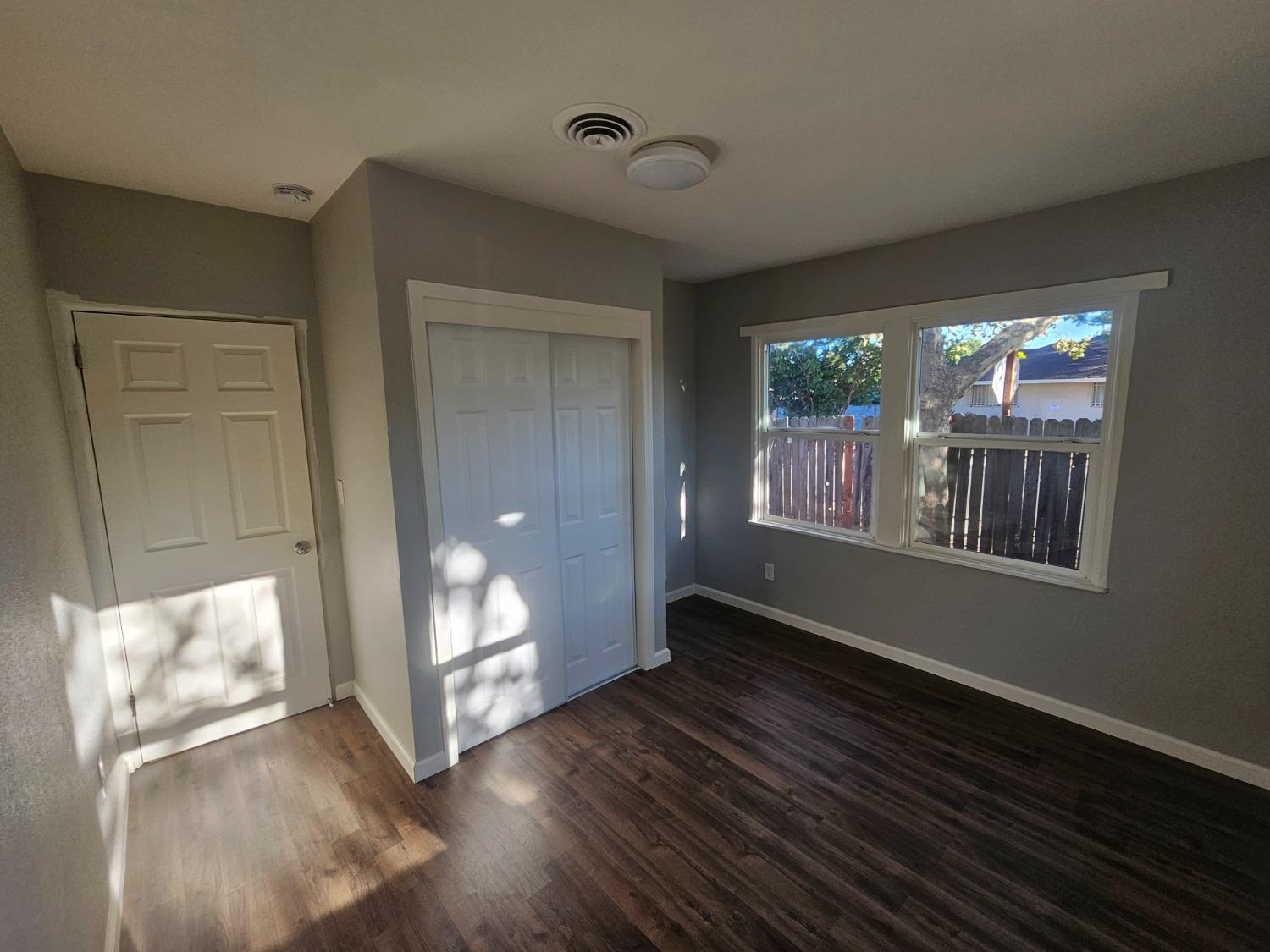 Detail Gallery Image 5 of 7 For 4991 44th St, Sacramento,  CA 95820 - 4 Beds | 2 Baths