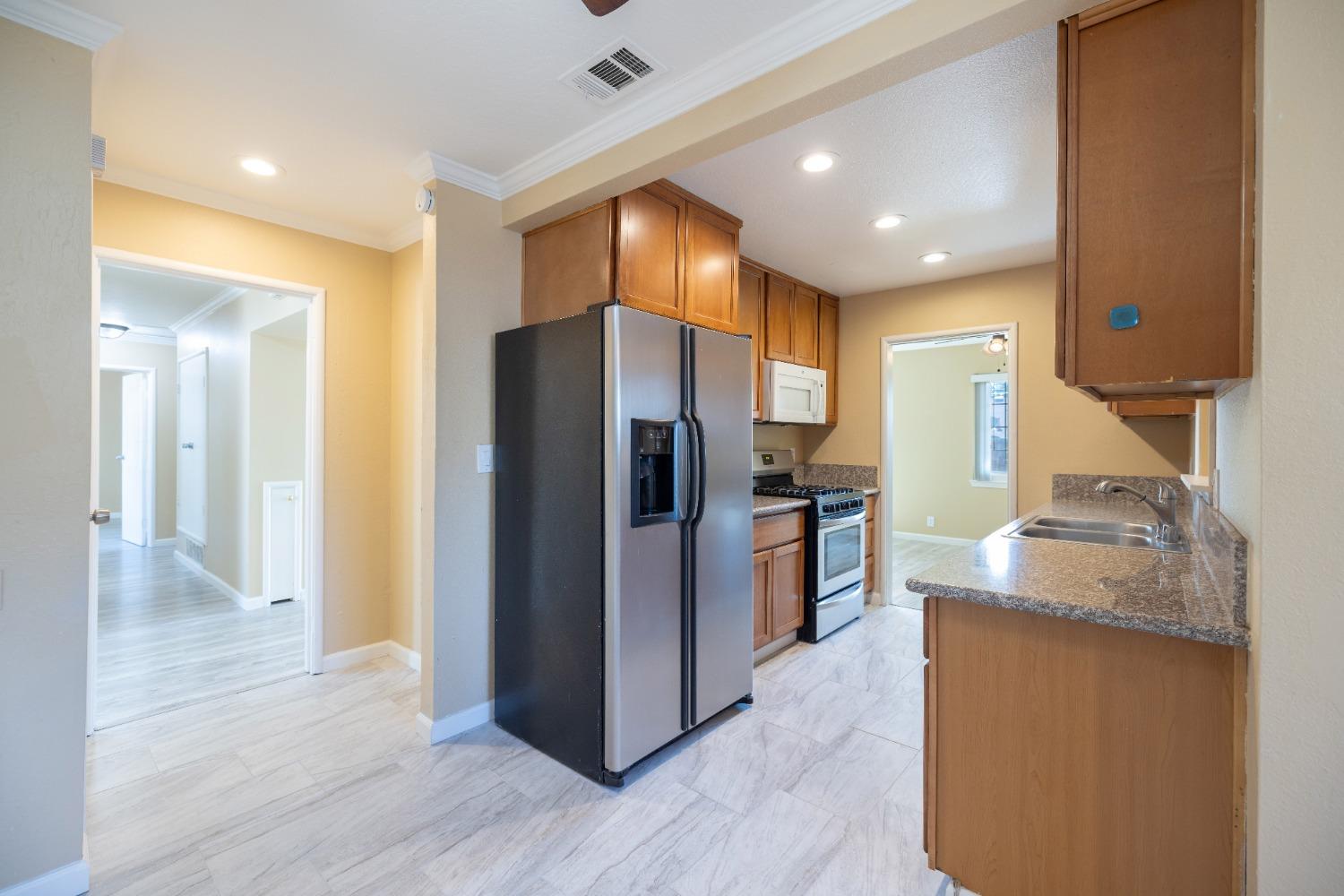 Detail Gallery Image 9 of 34 For 5336 Verner Ave, Sacramento,  CA 95841 - 3 Beds | 2 Baths