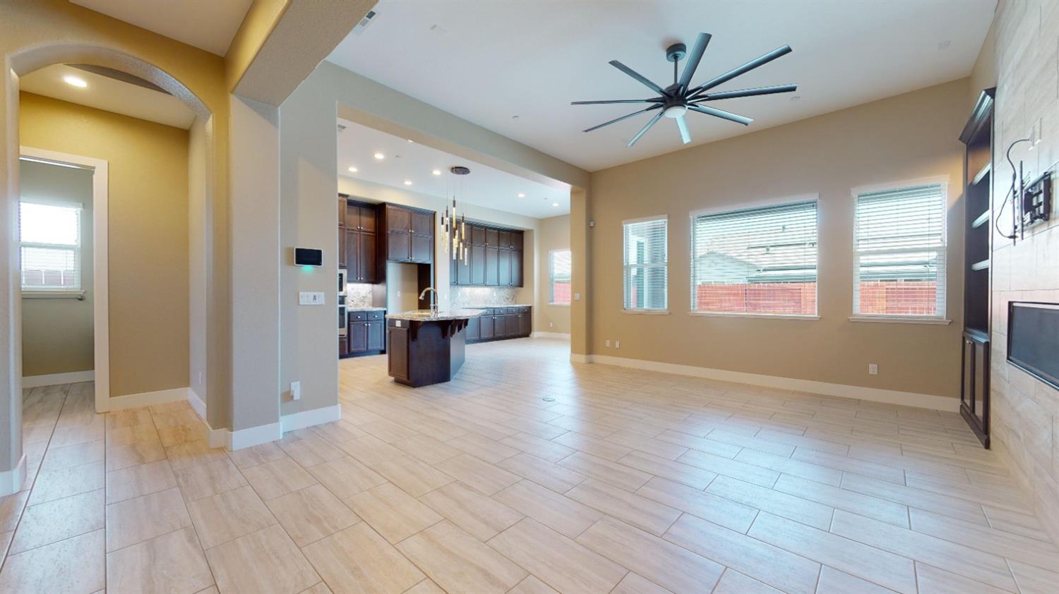 Detail Gallery Image 2 of 49 For 1281 Heartland Dr, Manteca,  CA 95337 - 3 Beds | 2 Baths