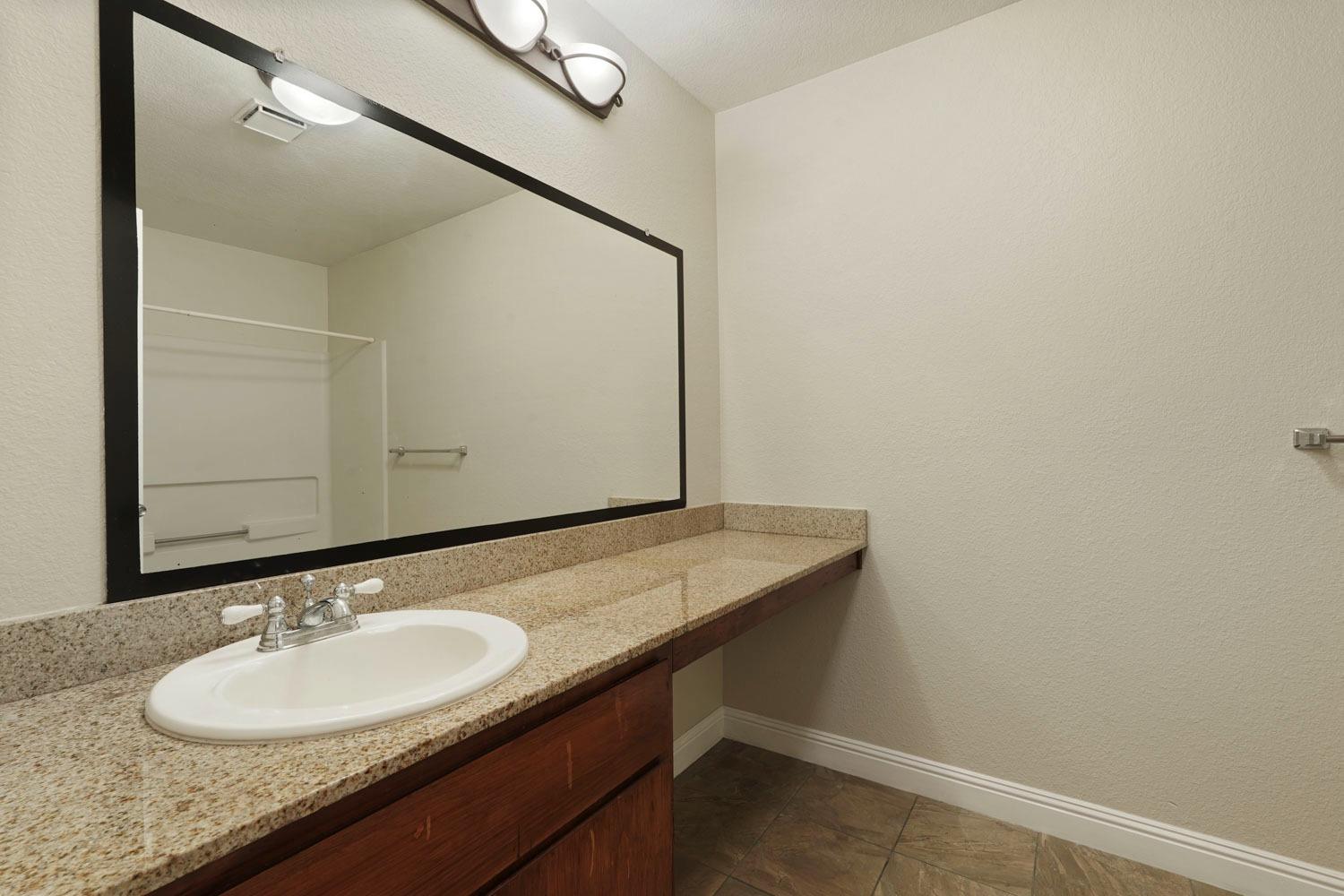 Detail Gallery Image 15 of 41 For 2401 Eilers Ln #805,  Lodi,  CA 95242 - 1 Beds | 1 Baths