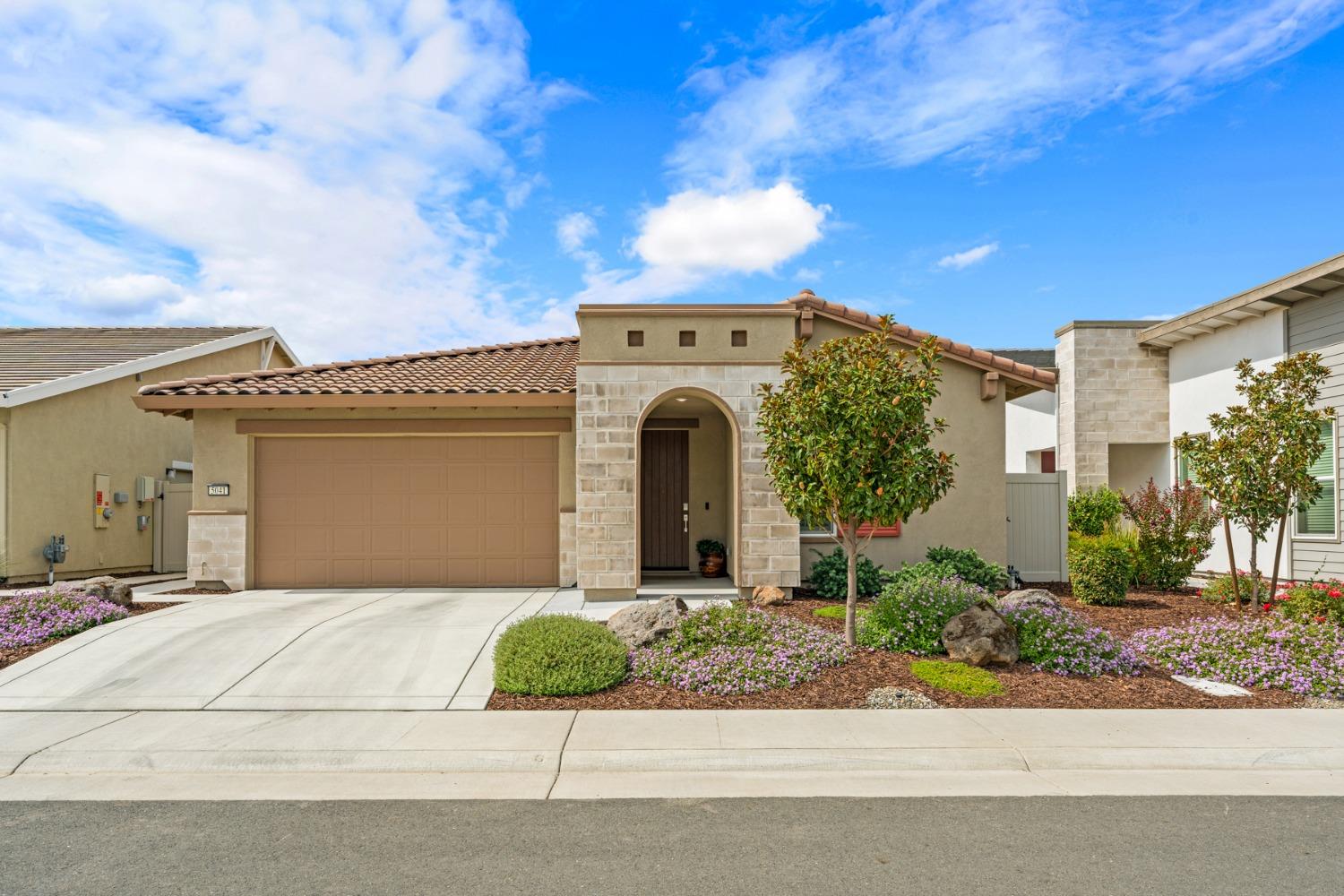 Detail Gallery Image 1 of 43 For 5041 Hemisphere Ln, Roseville,  CA 95747 - 2 Beds | 2 Baths