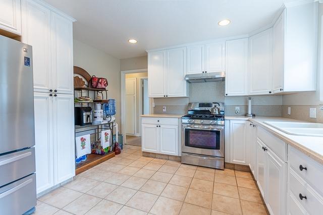 Detail Gallery Image 10 of 25 For 5500 Emerson Rd, Sacramento,  CA 95820 - 2 Beds | 2 Baths