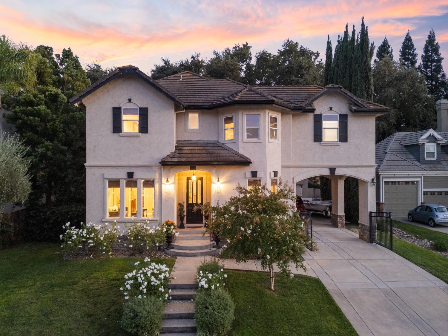 Detail Gallery Image 2 of 48 For 7724 Silva Ranch Way, Sacramento,  CA 95831 - 4 Beds | 4 Baths