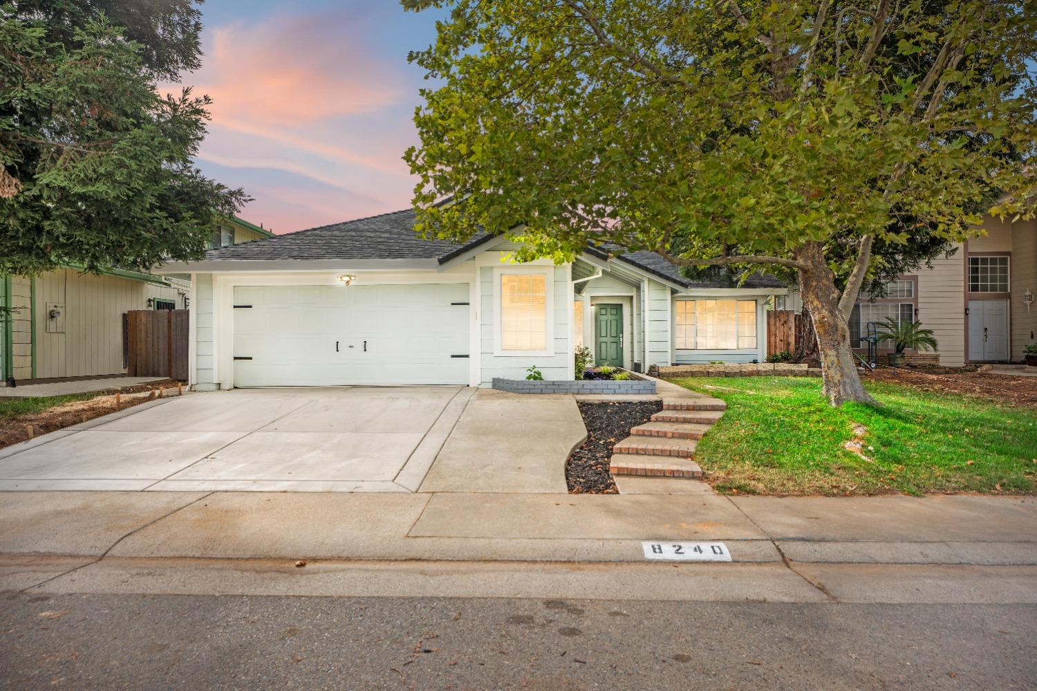 Detail Gallery Image 1 of 1 For 8240 Exbourne Cir, Sacramento,  CA 95828 - 4 Beds | 2 Baths