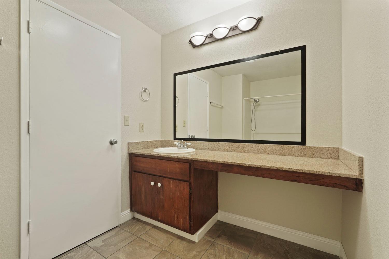 Detail Gallery Image 17 of 41 For 2401 Eilers Ln #805,  Lodi,  CA 95242 - 1 Beds | 1 Baths