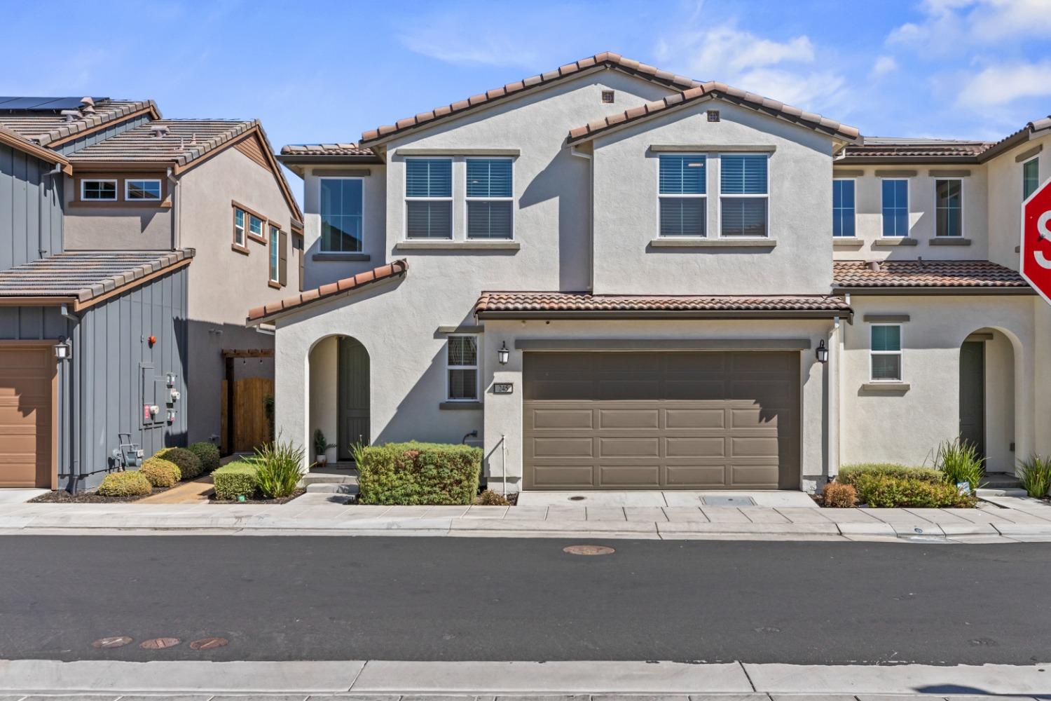 Detail Gallery Image 1 of 26 For 245 W Lucille Ave, Tracy,  CA 95391 - 3 Beds | 2/1 Baths