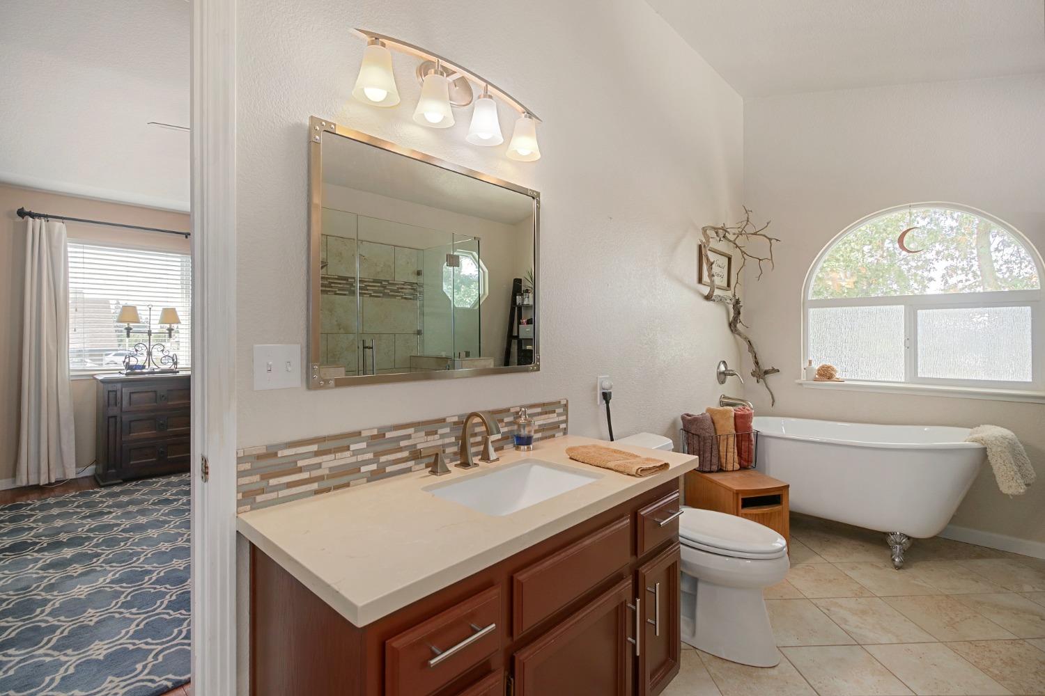 Detail Gallery Image 38 of 64 For 301 Lenka Ct, Roseville,  CA 95678 - 5 Beds | 2/1 Baths