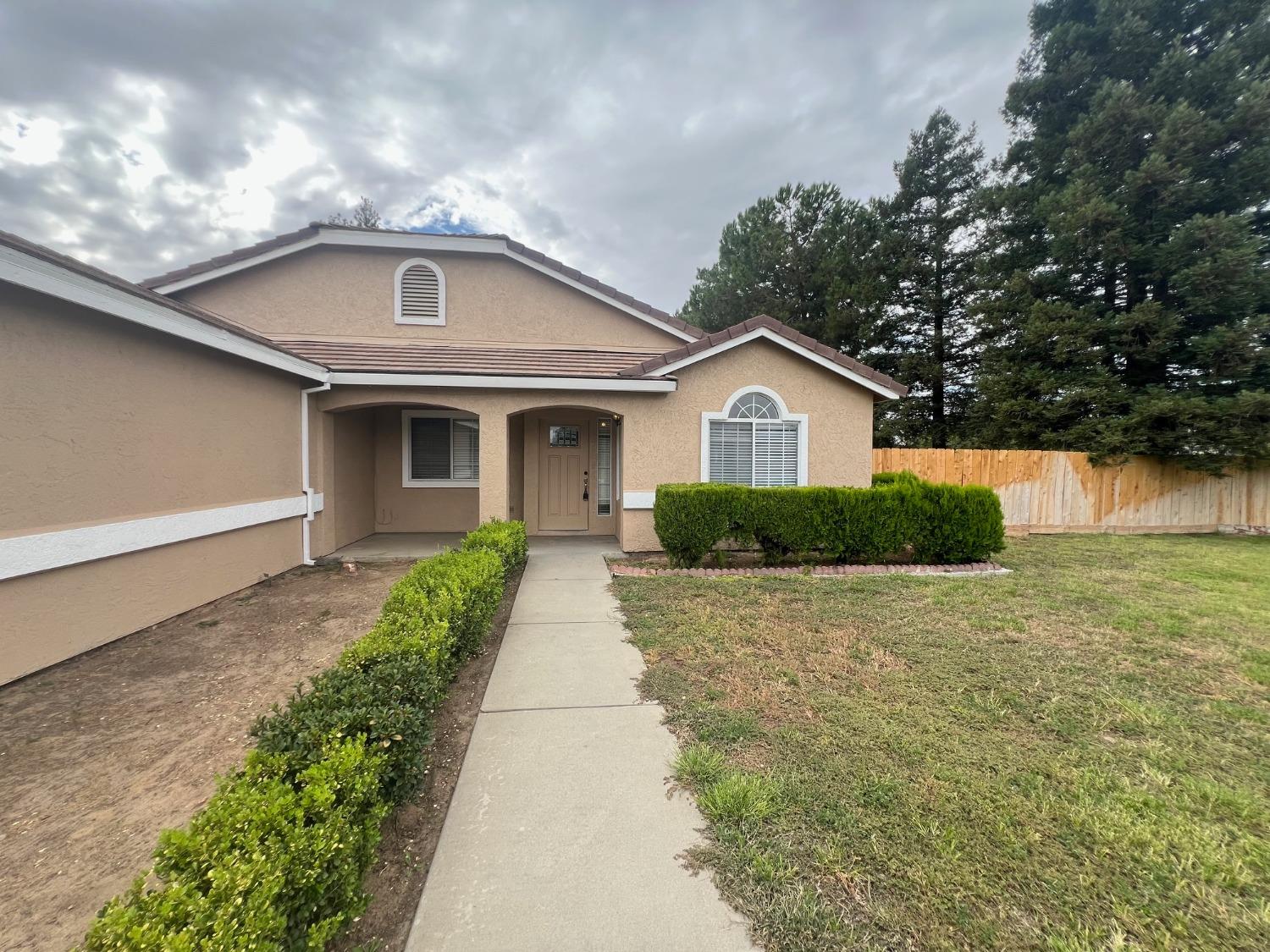 Detail Gallery Image 3 of 27 For 1783 Augusta Ln, Atwater,  CA 95301 - 5 Beds | 2 Baths